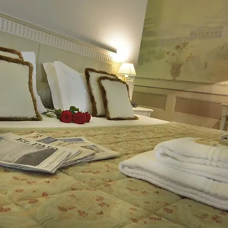 奎恰尔迪尼宫殿酒店